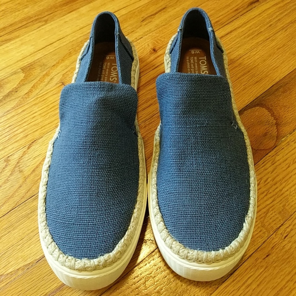 TOMS canvas sunset slip-ons size 6, new